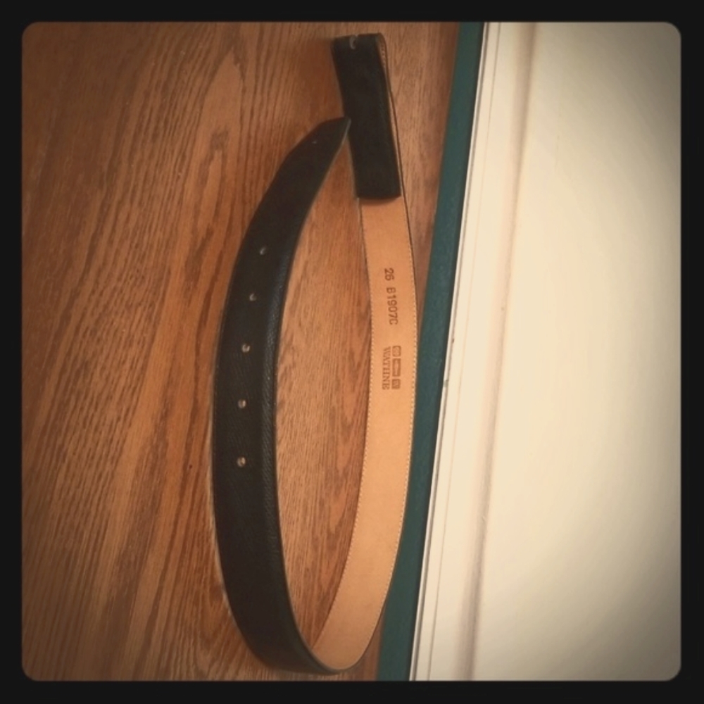 Wathne leather belt without buckle. Size 26